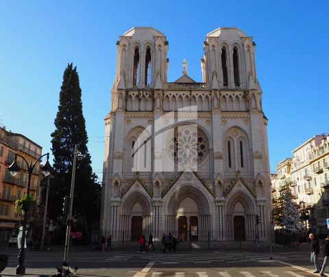 Centrum, avenyn Notre Dame. Hyresrätt, för närvarande fastighetsförmedling. Ingen extraktion. Stort rum, separat toalett, mezzanin med litet kök. Luftkonditionering. Dubbelt hörnfönster. 767 euro/månadshyra. Ingen livsmedelshandel även om den inte kr...