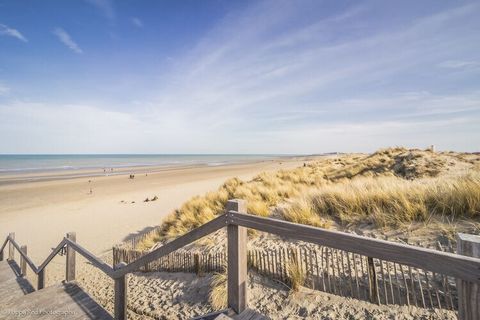 Appartement avec 1 chambre et coin nuit avec vue mer situé sur la palissade de Nieuwpoortbad. Petits animaux acceptés Terrasse ensoleillée à l'arrière. Nouveau siège printemps 2024 Niché dans la sereine ville côtière de Nieuport, cet appartement exqu...