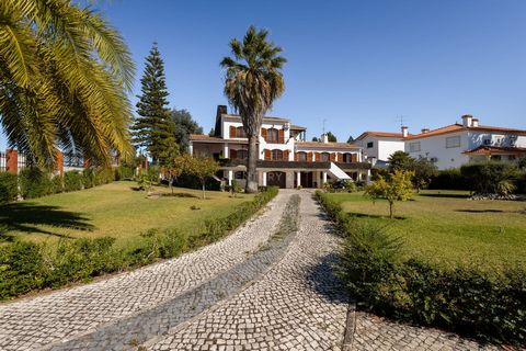 Charming 5-bedroom house in Parque do Bonito, Entroncamento, Santarém The house itself is very characteristic. One of its unique aspects is its enormous size of 2180 m2. It has many personalized details, as well as high quality construction with atte...