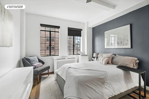 Welcome to this fashionable studio in the historically landmarked Tudor City Place! From its original detailing to its modern finishes, Apartment 1522 perfectly blends New York City's old-world grace and charm with modern style. With two south-facing...