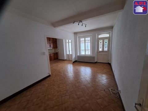 Questa casa familiare offre numerose possibilità di sviluppo. Al piano terra troverete veranda, cucina e sala da pranzo già predisposte. Rimangono 31 mq da sistemare secondo i vostri desideri, che possono essere trasformati in un ampio soggiorno o in...