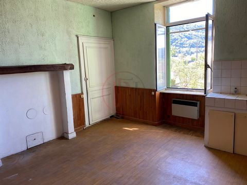 Venez découvrir cet appartement à rénover de 36m2 sur la commune de Beure. Dans une charmante copropriété de 16 lots, proche du centre ville, de l'irts de Besançon et  des facultés. Cet appartement est composé de deux grandes pieces ainsi qu'une sall...