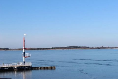 Parque de vacaciones con playa propia en primera línea de mar en Müritz, el Pequeño Mar de Alemania. Forma una unidad con el puerto deportivo protegido Marina Müritz en el pueblo portuario de Müritz. Situada en el municipio de Rechlin, la zona está c...