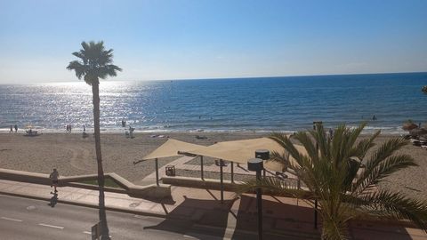 Spectacular apartment on the beachfront, in the Carvajal area in Fuengirola. With stunning sea views, newly renovated! A few steps from shops, beach bars, Carvajal train station. Ready to enter! It has a large living room, partially open kitchen, a b...