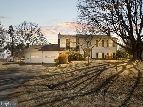 Welcome home to this lovely light filled and updated colonial!! Lots of space with formal living and dining rooms. The large updated eat in kitchen is great for the family cook. Master suite includes a separate office and new bath. The lower level ha...