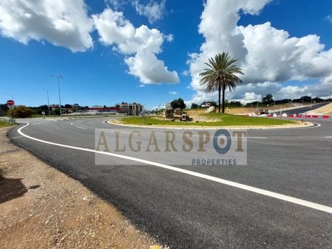 This magnificent plot of land is located in Loulé, a region known for its natural beauty and excellent tourist infrastructure. With a privileged location, it presents a unique opportunity to develop a project that meets the growing demand in the hote...