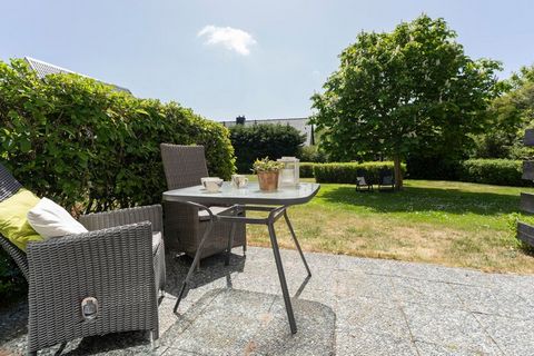 Coastal Comfort in De Koog Located in a peaceful, small-scale complex near the forest, Apartment Alikruik is a spacious ground-floor escape perfect for couples. Inside, you’ll find a cozy living area, a fully equipped open kitchen, and a bright, sunl...