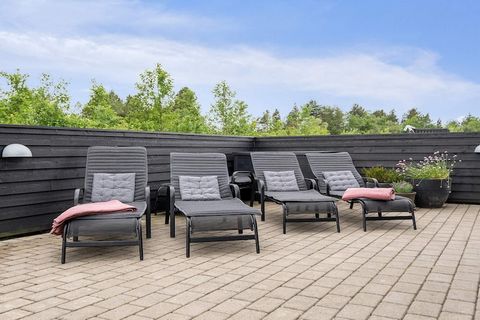 NO YOUTH GROUPS - This luxury cottage for 18 people is perfect for the large family or several families who want to holiday under one roof. The cottage is located in the scenic area, Houstrup Strand, which is known for having a child-friendly beach. ...