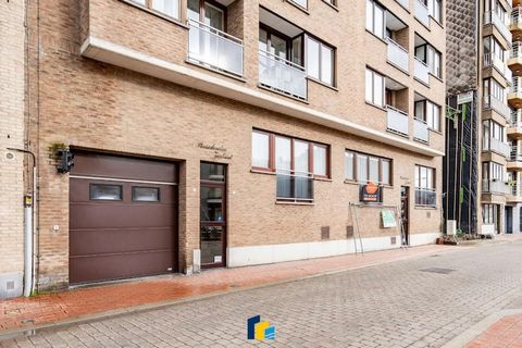 Perfect for a romantic retreat or a solo escape, this charming 1-bedroom apartment places you just above the sand on Blankenberge’s beautiful Zeedijk. Located on the first floor, it offers the ideal blend of seaside charm and modern comfort. Wake up ...