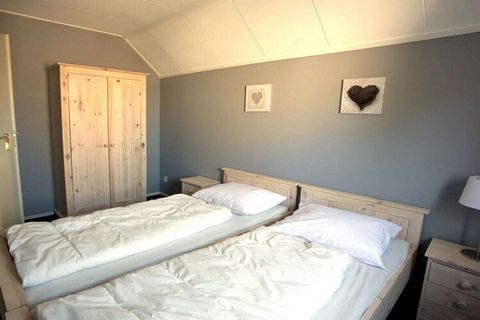 Cozy holiday home in Noordzeepark Ouddorp, quiet location, no through traffic, close to the beach. Many leisure activities in the immediate vicinity.