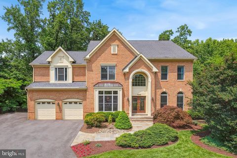Welcome to 7909 Paloma Court Nestled on a quiet cul-de-sac in sought-after West Bethesda Park, this stunning 5-bedroom, 4.5-bath residence offers the perfect blend of comfort, elegance, and functionality. Step inside to discover beautifully crafted i...