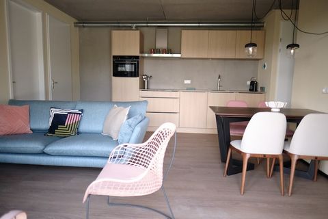 Een modern toevluchtsoord aan de voet van de heuvels Verscholen tegen de weelderige heuvels van Resort Gulpen combineert deze stijlvolle, gelijkvloerse lodge natuur, comfort en een slim design. De kamerhoge ramen aan de voorzijde baden in het licht e...