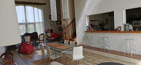 MAISON EN PIERRE PLEINE DE CHARME AVEC SON ETANG !