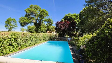 Grande maison, piscine et granges