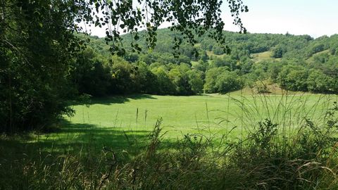 Exceptionnel !!! Ensemble immobilier sur 93 HA de terres avec ruisseau , sources ...