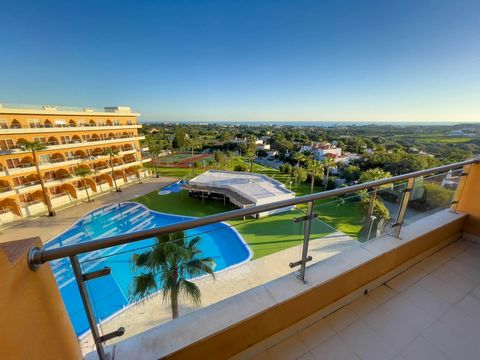 Excelente apartamento de tipologia T1, situado na deslumbrante área de Vale Navio, Albufeira, localizado no 5º andar, com áreas generosas e funcionais, com acabamentos de alta qualidade, varanda exterior com vistas absolutamente incríveis e uma varie...