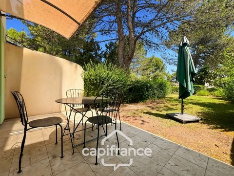 Maisonnette rénovée, établie dans un espace naturel, hameau intimiste, deux chambres, jardin privatif , vue pinède, place de parking
