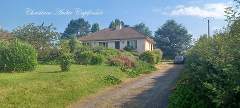 Entre Cluny et Charolles, à Saint Bonnet de Joux, maison de 1976, sur sous sol, de 89 m², sur parcelle de terrain de 1 160 m²