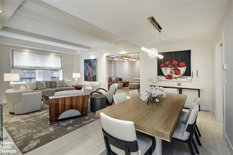 Nieuwe 3/4BR Mint Prewar on Park Deze spectaculaire Park Avenue drievoudige muntwoning met vier slaapkamers werd in 2022 opnieuw ontworpen door AD100-ontwerpteam Drake-Anderson. Vanaf de zevende verdieping biedt deze Carnegie Hill Coop prachtige voor...