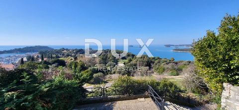 ISTRIA, VRSAR - Mooi appartement vlakbij het centrum en de zee Te koop is een prachtig appartement van 81 m2 gelegen in Vrsar. Het appartement ligt in het centrum van de stad en beslaat 3 verdiepingen van een traditioneel Istrisch huis. Het apparteme...