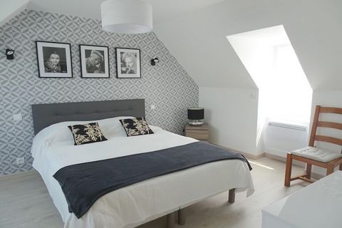 Het natuurstenen huis, modern en smaakvol gerenoveerd in 2019, is gelegen op een klein Bretons landgoed met twee wooneenheden. Het grote pluspunt is het besloten, beschutte zonneterras waar u heerlijk buiten kunt dineren. Binnen biedt uw vakantiehuis...