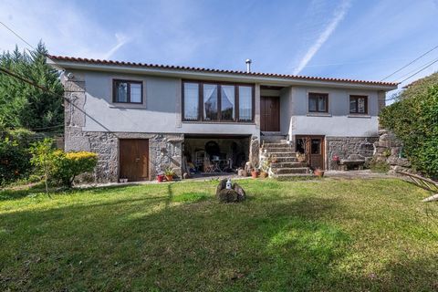 Vrijstaande woning met 3 slaapkamers in Sequeiros, Amares~~Deze charmante, recent gerenoveerde woning met 3 slaapkamers ligt in Sequeiros, Amares, op slechts 800 meter van een rivierstrand met kristalhelder water, te midden van de natuur.~~Kenmerken:...