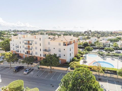 1-bedroom flat in condominium with outdoor pool (adults, children), located in Albufeira. Flat with a total area of 106 m2 , with a private parking space. This flat consists of 1 bedroom, with built-in wardrobe, dining room, and fully equipped kitche...