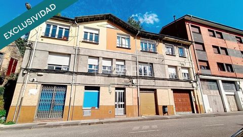 Local commercial ouvert de 41 m² à vendre à Laviana, en excellent état et prêt pour divers usages. L'espace comprend une salle de bain complète et un débarras, offrant une grande polyvalence. Avec un fort potentiel, il peut être facilement transformé...