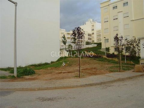 Plot of land located in Portimão, has a total area of 200 meters. It has construction feasibility. Good opportunity!