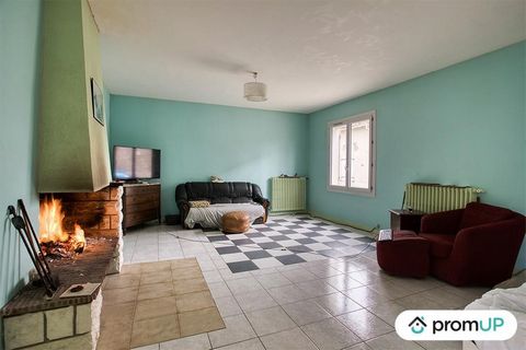 Price down, offer to grab for 4 months *** This large single-storey house is located in Doux, a small village in the Deux-Sèvres. It offers 5 bedrooms, 3 bathrooms, a plot and a courtyard. You can enjoy a large living room of 33 m² and a dining room ...