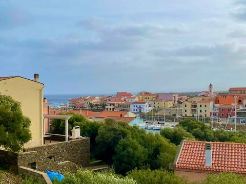 STINTINO Sea view on the port Adjacent to the town and well connected to the center and the beaches, the apartment has a sea view and allows you to walk to the marina, it is completely independent without a condominium. From the parking lot you can a...
