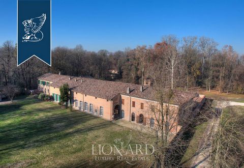 In the province of Cremona, located within a large park and surrounded by greenery, this luxury property is for sale. The building, once an integral part of the Rocca di Villa Medici del Vascello which constituted its church and greenhouse, was later...
