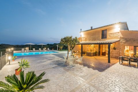 Beautiful country house for 6 people with private pool in Santa Margarita You will spend an unforgettable holiday in this country idyllic environment close to the beach in this incredible house. Cool down the summer hot in this beautiful salt pool wh...