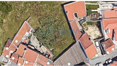 Land with 253 m2 in Porto Salvo, with possibility of construction of two floors. This land is very well located, next to all kinds of services and a few meters from the exit of the A5. Close to Transport, close to National and International Schools a...