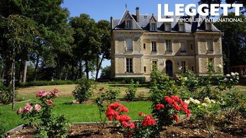 A17372 - Este castelo de 8 quartos totalmente renovado fica em 32 hectares de parque maduro perto de La Charite-sur-Loire, no belo Vale do Loire e apenas a 2 horas de carro de Paris. A propriedade também possui outros 10 quartos e 8 casas de banho no...