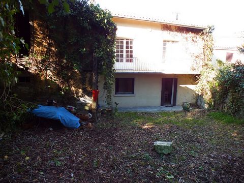 House in the heart of town of 135 m2 on 2 levels, garage of 50 m2 and outbuilding, with a garden of 120 m2 in Eauze 32800, dynamic and cultural city with all shops. Possibility of acquiring an annexed ground 280 m 2 for 7500? which gives the possibil...