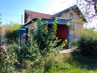 Price: €35.000,00 District: Yambol Category: House Area: 150 sq.m. Plot Size: 1015 sq.m. Bedrooms: 5 Bathrooms: 2 Location: Countryside Two houses for sale in the village of Malomir, Yambol region Living area: 150 sq.m. Plot: 1015 sq.m. Price: 35,000...