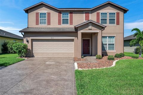 Welcome to this spacious home located in the Harrison Ranch of Parrish, Florida! Harrison Ranch is a premier community that boasts amenities, including a 24 hour fitness center, Jr. Olympic swimming pool, billiards room, 5 miles of nature trails, 2 p...