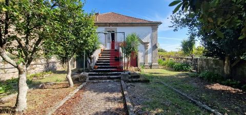 Farm with coat of arms in Cinfães with main house, secondary house and several rustic lands, totaling about 40,000 m2. The main house has a gross area of 306 m2, and the secondary house 136 m2. With some fantastic views, it is located very close to t...