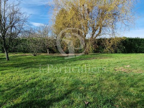 In the commune of Saint Cassien, in a small subdivision of only 2 lots, beautiful plot in a quiet area to receive your future home. You will be able to exploit a surface area of 723 m2 and will enjoy a beautiful sunshine, as well as a magnificent vie...
