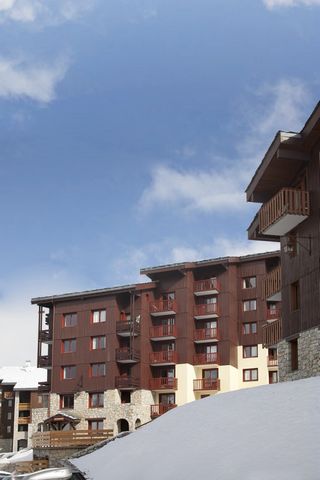 Your residence The residence looks like a traditional village and consists of 5 chalets made of wood and stone, which blend in perfectly with the environment and are largely located at the beginning of the slopes. The shops and services are located i...