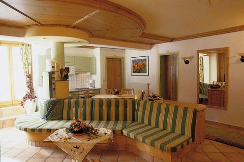 Comfortabel vakantiehuis met gezellige, goed uitgeruste appartementen, rustig gelegen op een zonnige zuidhelling in de wijk Oberdorf, op slechts enkele minuten lopen van de bergbaan (hoogte 1.304 m). Het huis is met veel oog voor detail ingericht, ze...