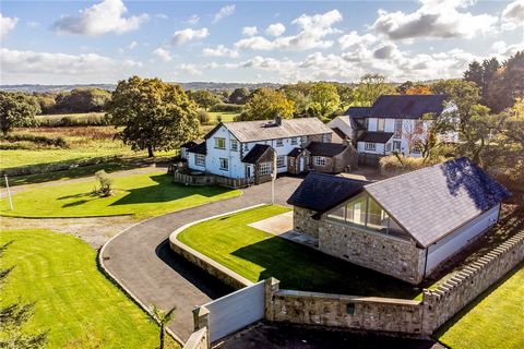 Acorn Barn sits in an area synonymous with superb quality properties and this is no exception. This superb property has truly flexible family accommodation with the benefit of planning consent for a substantial extension to the main house and a super...
