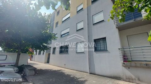 2 bedroom apartment, for sale, on a 1st floor, located in Alfena, Valongo. With 108m2 of gross area, 75m2 of useful area, it consists of entrance hall with video intercom, common room, kitchen with sunroom, hall, 2 bedrooms and full toilet. Ideal for...