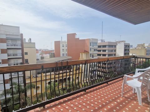 The old adage of you get more your money when you look further out is certainly true here, this enormous apartment is incredible value when you look at price per M2 and its also nice and high up on the 6th floor in a good building on one of the nices...