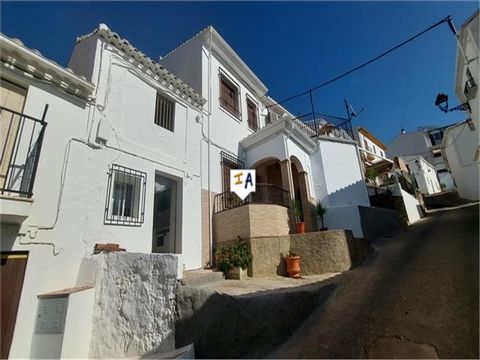 This 100m2 build 2 bedroom, 2 bathroom townhouse with a patio is situated in Zagrilla Alta, which is close to the popular city of Priego de Córdoba in Andalucia, Spain. On the market for 27,000 euros and being sold part furnished it is possible to mo...