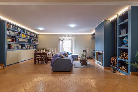 The apartment is located on the second floor of an ancient building dating back to the first half of the 1500's, in the historic center of Orvieto. Bright, spacious and ready to move into, it has been completely renovated with a contemporary imprint....