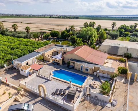 This charming villa is a fantastic opportunity to own a piece of paradise in Los Montesinos, Alicante, Spain. Offering a blend of modern comfort and traditional Spanish charm, this well-maintained property is ready to become your dream home. Key Feat...