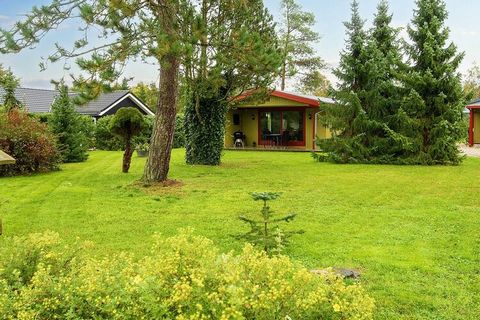 Cottage with sauna and covered terrace. There is fishing rights to part of the Gudenåen, approx. 300 m from the house. Excursion destinations can be Legeland, Djurs Sommerland, the Frigate Jylland in Ebeltoft, the Kattegat Center in Grenå with sharks...