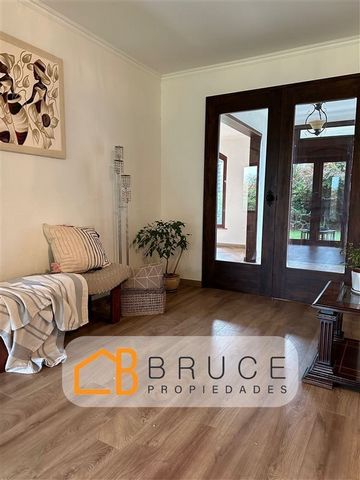 For sale, there is an impressive house located in Las Encinas de Pilauco, an exclusive eastern sector in the city of Osorno. This property has a spacious layout of 5 bedrooms, where the master is en-suite, and features a separate living room, a spaci...